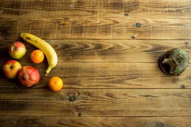 meyve ve çörek çikolata ahşap zemin ile