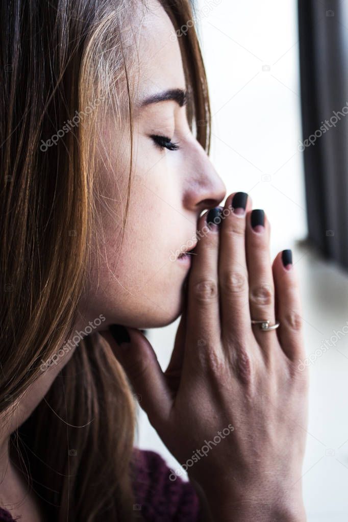 woman praying religion inspiration