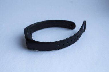 Beyaz bir arka plan üzerinde fithess bilezik