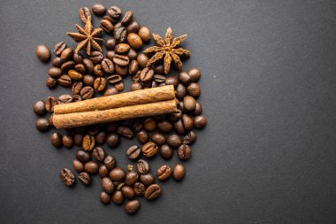 kahve çekirdekleri çubuk tarçın ve oniks yıldız