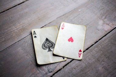 bir iki kazanan kombinasyonu Aslar