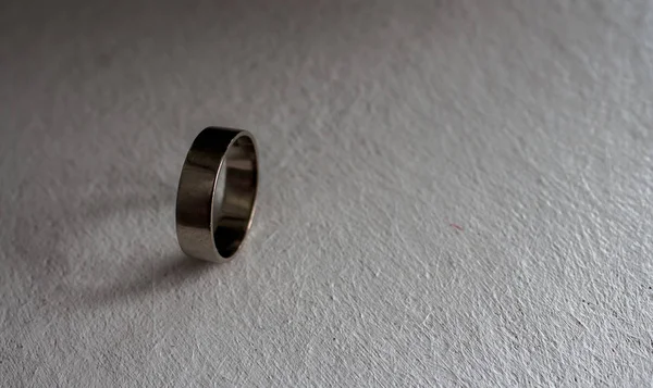 Un anillo de bodas —  Fotos de Stock