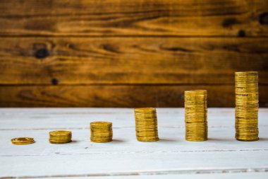 altın sikke yığını