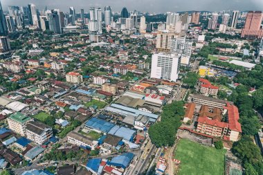 Havadan fotoğraf - çatı evlerin. Kuala Lumpur, Malezya yakınlarındaki küçük bir kasabada