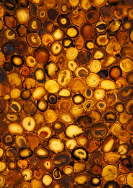 Doğal taş akik yarı saydam bir dilim. Doğal desen ve dokuları mineral arka plan için. Doğal taş akik yüzeyler, mermer, doğal taş, mineral taş