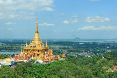 Phachulamanee Golden pagoda Nakhon Sawan tapınağında Wat Khiri Wong