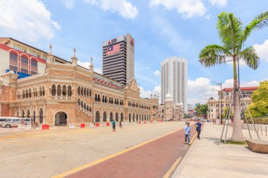 Sultan Abdul Samad bina önünde Jalan Raja Merdeka meydanında bulunan