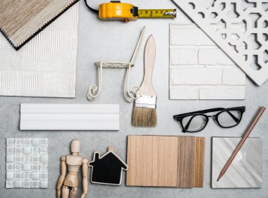 Malzeme, ahşap, ahşap masa üzerinde renk örnekleri. İç tasarım fikir için malzeme seçin. İç tasarım malzeme fikir için seçin.