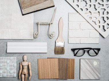 Malzeme, ahşap, ahşap masa üzerinde renk örnekleri. İç tasarım fikir için malzeme seçin. İç tasarım malzeme fikir için seçin.