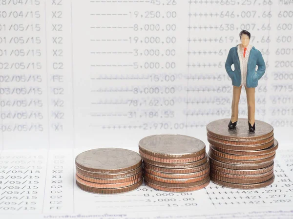 Para, finans, iş büyüme iş adamı minyatür figürler