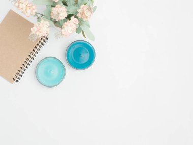 Düz yatıyordu, en iyi görünümü office tablo Resepsiyon çerçevesi. kadınsı Danışma worksp