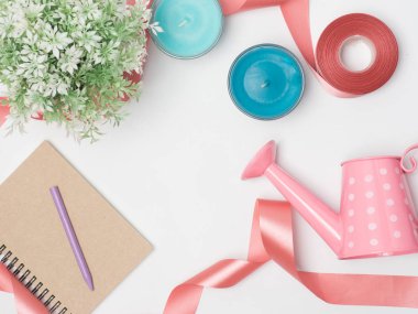 Düz yatıyordu, en iyi görünümü office tablo Resepsiyon çerçevesi. kadınsı Danışma worksp