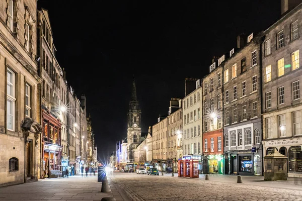 EDINBURGH, 24 March 2018 - Night view of Edinburgh city in Scot — стоковое фото