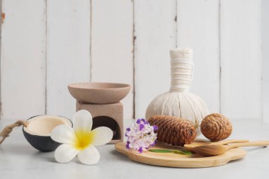 Aromaterapi ürün Spa Masaj beton arka plan ile ayarla