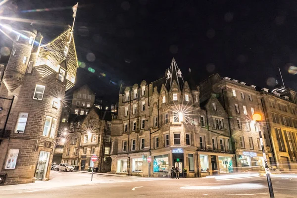 EDINBURGH, 24 marzo 2018 - Vista notturna della città scozzese di Edimburgo — Foto Stock