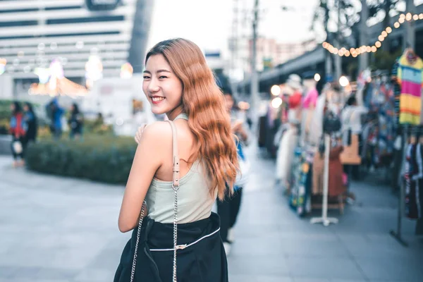 Viajero Blogger asiática mujeres viajan en Bangkok, Tailandia, beauti — Foto de Stock