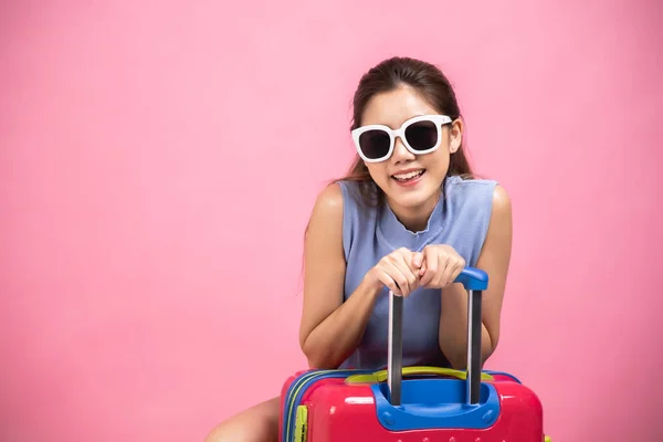 Tourist woman in summer casual clothes.Asian Smiling woman .Pass — Stock Photo, Image