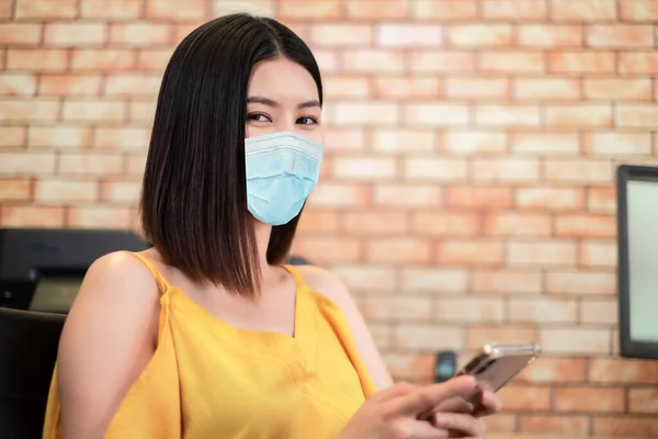 Virus Mask Asiatiska Affärskvinna Resa Bär Ansiktsskydd Förebyggande För Coronavirus — Stockfoto