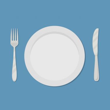 Plaka, bıçak ve çatal mavi bir arka plan üzerinde