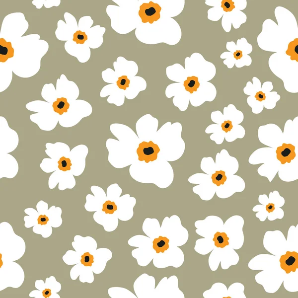 ベージュ色の背景に白い花のシームレス パターン — ストックベクタ