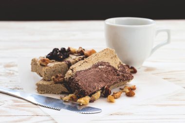 Çikolata ve kahve ile mermer susamlı helva