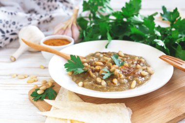 Baba ganoush - düz ekmek ile geleneksel Arap patlıcan DIP