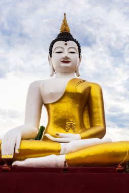 Güneş ışığı, Tayland altın Buddha heykeli. Din