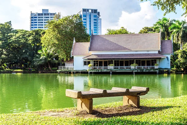 Bangkok, Tailandia - 27 de noviembre de 2016: Lumpini Park —  Fotos de Stock