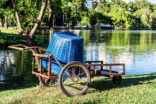 Garten truck im lumpini park, bangkok, thailand — Stockfoto