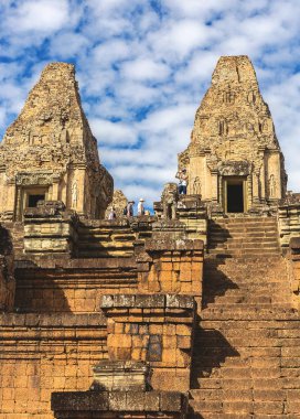 Öncesi Rup Tapınağı: Kuleleri ve sabah galerileri.