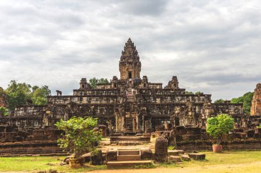 Angkor Wat, Kamboçya - 6 Aralık 2016: Galeri ve turist