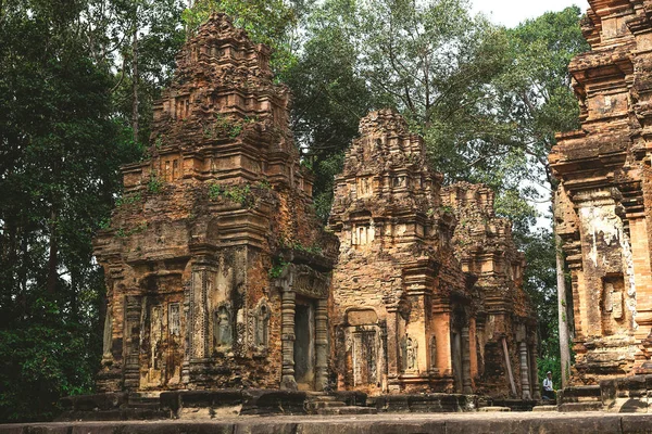 Angkor Wat, kambodzsai - 2016. December 6.: Galériák és a turisták — Stock Fotó