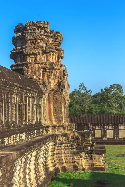Angkor Wat, kambodzsai - 2016. December 7.: Galériák és turisztikai — Stock Fotó