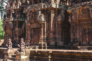 Kule ve galerilerde Banteay Srei, Siem Reap, Kamboçya.