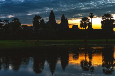Angkor Wat Tapınağı'nda gündoğumu. Twillings zaman. Kamboçya
