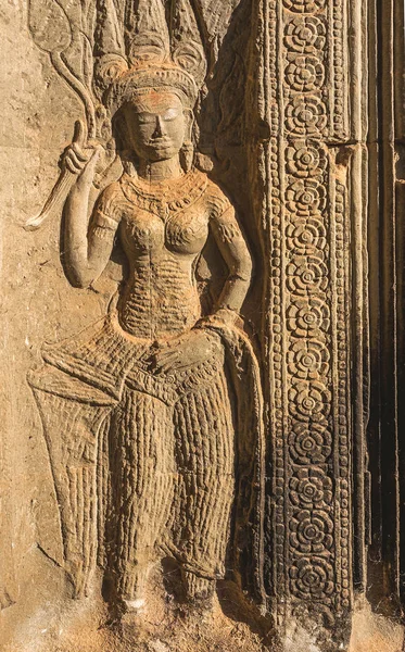 Estructura tallada y relieve en Angkor Wat Temple — Foto de Stock