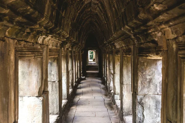 Angkor Wat, Camboja: Galerias e turistas — Fotografia de Stock