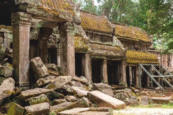 Angkor Wat, Camboja: Galerias e turistas — Fotografia de Stock
