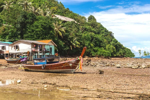 Düşük tide - etnik yapılar, balıkçı köyü