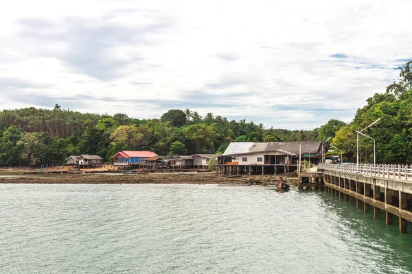 Oude stad, de zee, de restaurant en de tropische bossen — Stockfoto