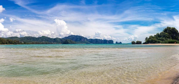 Exotische Ao Nang Beach, provincie Krabi, Thailand — Stockfoto