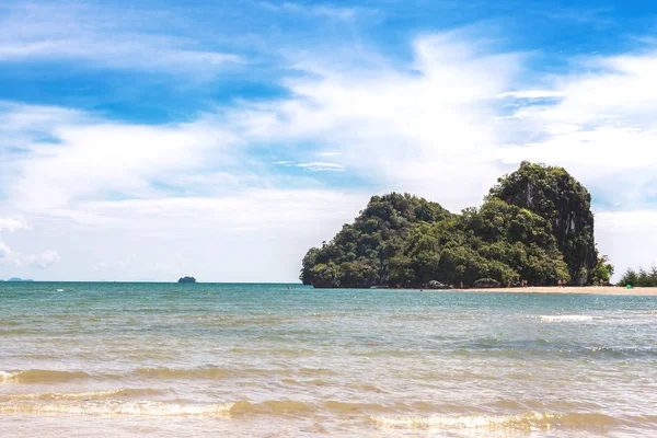 Spiaggia esotica ad Ao Nang, Provincia di Krabi, Thailandia . — Foto Stock