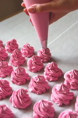 Raws ev yapımı hatmi tatlı krem enjektör ile yapma