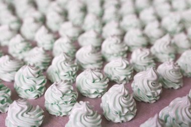 Ev yapımı Naneli Krema tatlı Raws. İmalat 