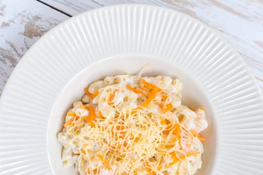 Havuç, peynir ve rico ile Stortini vejetaryen sebze makarna