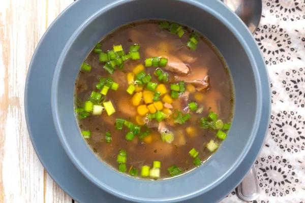 Maíz tradicional nigeriano y sopa clara de pollo ahumado — Foto de Stock