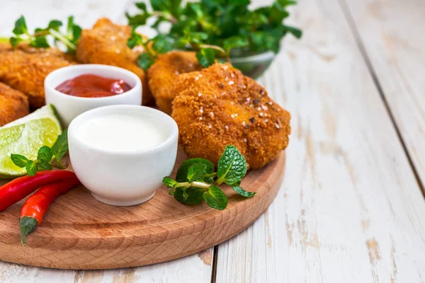 Spanische Kroketten (Kroketten) mit Garnelen, Minze und Chilly — Stockfoto