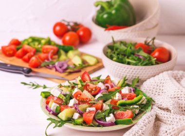 Geleneksel Bulgar Shopski taze sebze ve salata fe