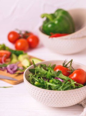 Geleneksel Bulgar Shopski taze sebze ve salata fe