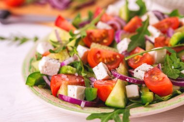 Geleneksel Bulgar Shopski taze sebze ve salata fe